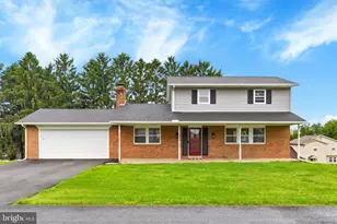 208 Fairway Dr, Mechanicsburg, PA 17055 - Photo 1