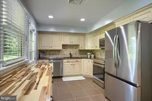 25 Hickory Rd, Carlisle, PA 17015 - Photo 9