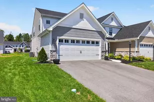 82 Long Bnd Dr, Carlisle, PA 17015 - Photo 3