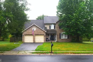 113 Woodview Dr, Mount Holly Springs, PA 17065 - Photo 1