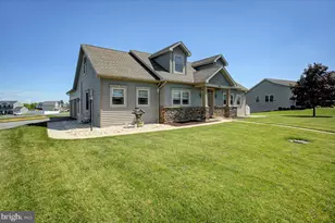 702 Southwood Dr, Shippensburg, PA 17257 - Photo 1