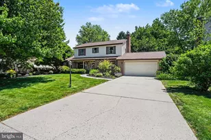 1204 Fleetwood Dr, Carlisle, PA 17013 - Photo 1