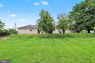 303 Airport Dr, Carlisle, PA 17013 - Photo 39