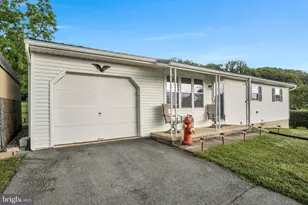 28 Mountain St, Mount Holly Springs, PA 17065 - Photo 3