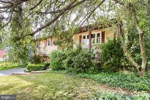 517 Lamp Post Ln, Camp Hill, PA 17011 - Photo 3