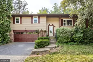 517 Lamp Post Ln, Camp Hill, PA 17011 - Photo 1