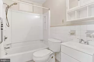 11 W Dulles Dr, Camp Hill, PA 17011 - Photo 11