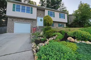 11 Independence Dr, Mount Holly Springs, PA 17065 - Photo 1