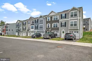 300 Alfalfa Dr, Carlisle, PA 17013 - Photo 1