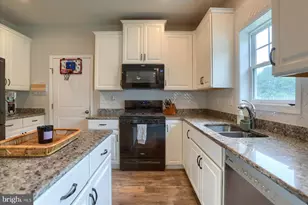 304 Lexington Ln, Shippensburg, PA 17257 - Photo 7