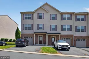 6421 Creekbend Dr, Mechanicsburg, PA 17050 - Photo 1