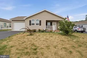 105 Glenridge Dr, Carlisle, PA 17015 - Photo 1