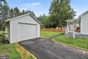 28 E Pine St, Mount Holly Springs, PA 17065 - Photo 5