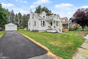 28 E Pine St, Mount Holly Springs, PA 17065 - Photo 3