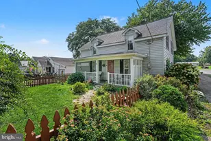 90 Fairview St, Carlisle, PA 17015 - Photo 1