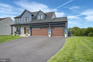 7 Brubacker Dr, Carlisle, PA 17013 - Photo 3