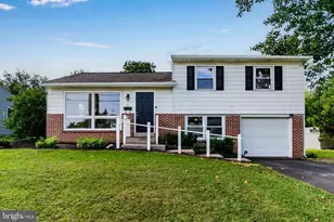 102 E Woodland Dr, Mechanicsburg, PA 17055 - Photo 1
