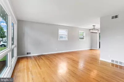 102 E Woodland Drive, Mechanicsburg, PA 17055 - Photo 3