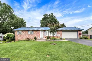 545 Boxwood Ln, Carlisle, PA 17015 - Photo 5