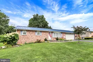 545 Boxwood Ln, Carlisle, PA 17015 - Photo 1