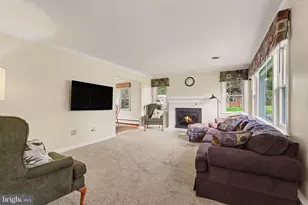 208 E Hillcrest Dr, Carlisle, PA 17013 - Photo 3