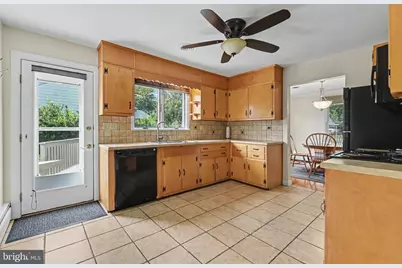 208 E Hillcrest Drive, Carlisle, PA 17013 - Photo 7