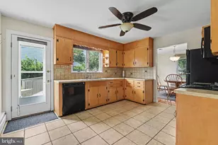 208 E Hillcrest Dr, Carlisle, PA 17013 - Photo 7