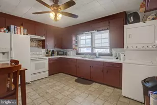 425 E King St, Shippensburg, PA 17257 - Photo 9