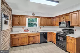 1327 Kuhn Rd, Boiling Springs, PA 17007 - Photo 11
