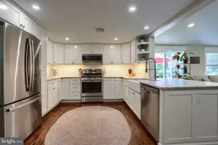 818 Meadow Ln, Camp Hill, PA 17011 - Photo 5