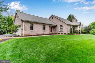 963 Walnut Ln, Carlisle, PA 17013 - Photo 3
