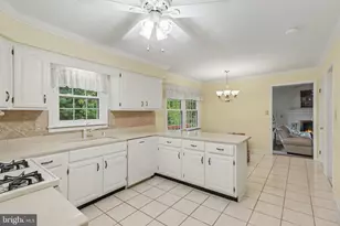 28 Paddock Ln, Camp Hill, PA 17011 - Photo 7
