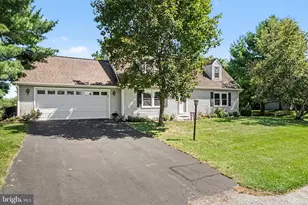 37 Goldenrod Dr, Carlisle, PA 17015 - Photo 5