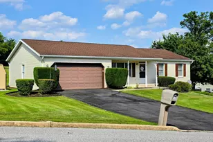 6 Meadowview Dr, Carlisle, PA 17013 - Photo 1