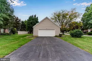 720 Sutton Dr, Carlisle, PA 17013 - Photo 23