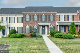 10 Jamestown Square, Mechanicsburg, PA 17050 - Photo 1