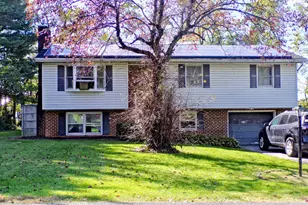 21 Clover Ln, Mechanicsburg, PA 17050 - Photo 1