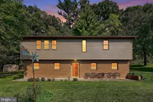4 E Locust St, Mount Holly Springs, PA 17065 - Photo 1
