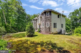 278 Wolf Hollow Rd, Lake Harmony, PA 18624 - Photo 9