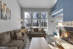 102 Laurelwoods Dr, Lake Harmony, PA 18624 - Photo 3