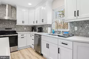 70 Pineknoll Dr, Lake Harmony, PA 18624 - Photo 3