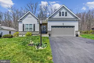 642 W Oak Ln, White Haven, PA 18661 - Photo 1