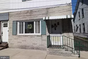 17 Center St, Lansford, PA 18232 - Photo 3
