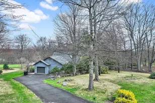 33 Rockridge Rd, Lake Harmony, PA 18624 - Photo 3