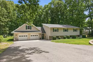 209 E Manor Ln, Lehighton, PA 18235 - Photo 3