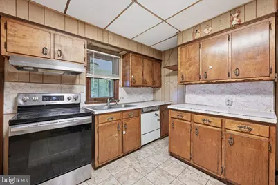 347 W Kline Avenue, Lansford, PA 18232 - Photo 17
