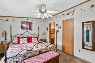 885 Cypress Ave, Spring City, PA 19475 - Photo 13