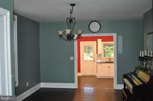 256 Chestnut St, Spring City, PA 19475 - Photo 5