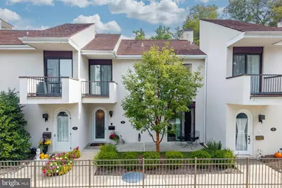 2 Ile Dhuyere #2, Devon, PA 19333 - Photo 1