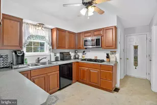 386 Loomis Ave, Coatesville, PA 19320 - Photo 7